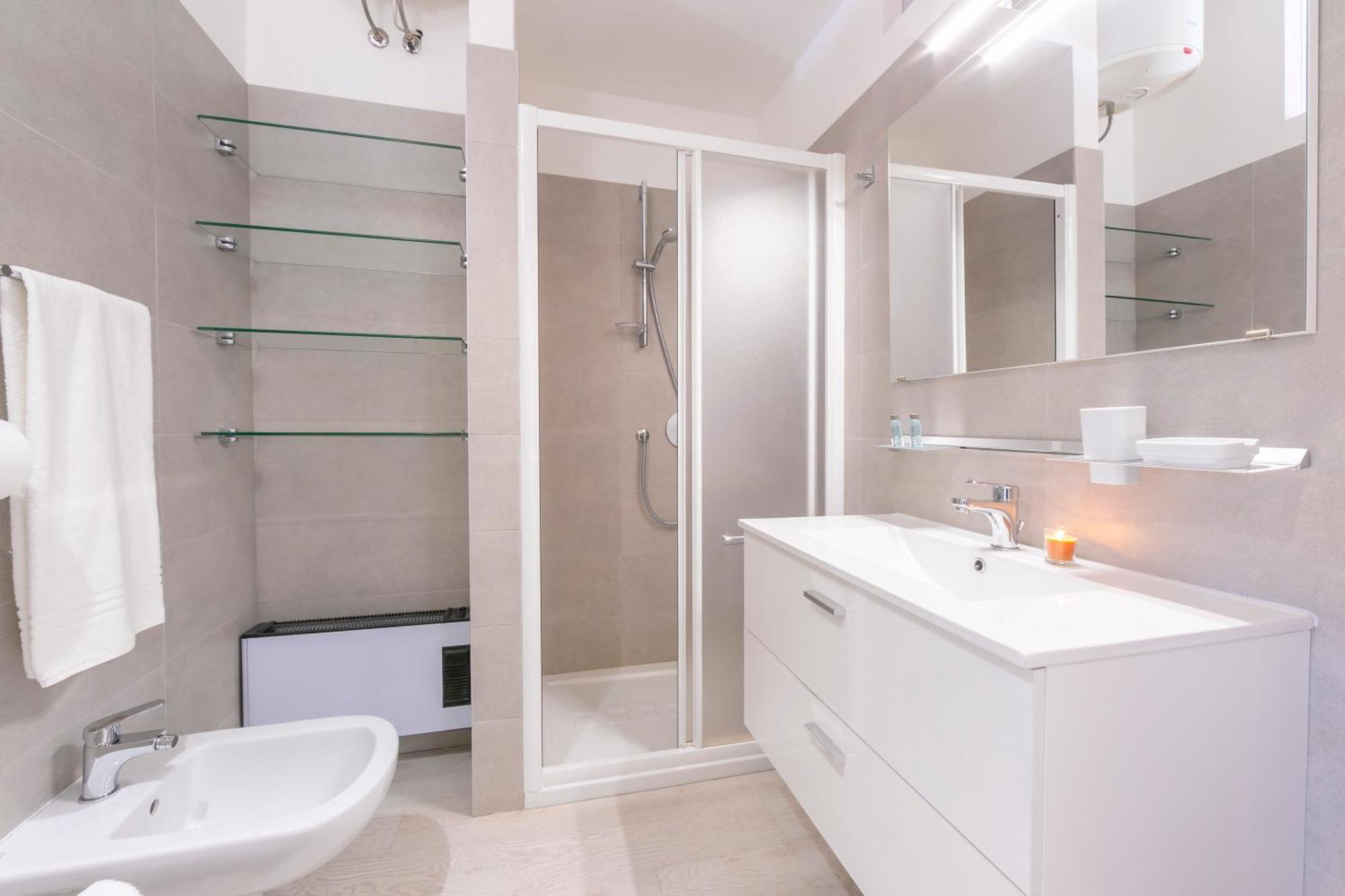Blu Lake Apartment On Ghiffa Beach - Happy Rentals Ngoại thất bức ảnh