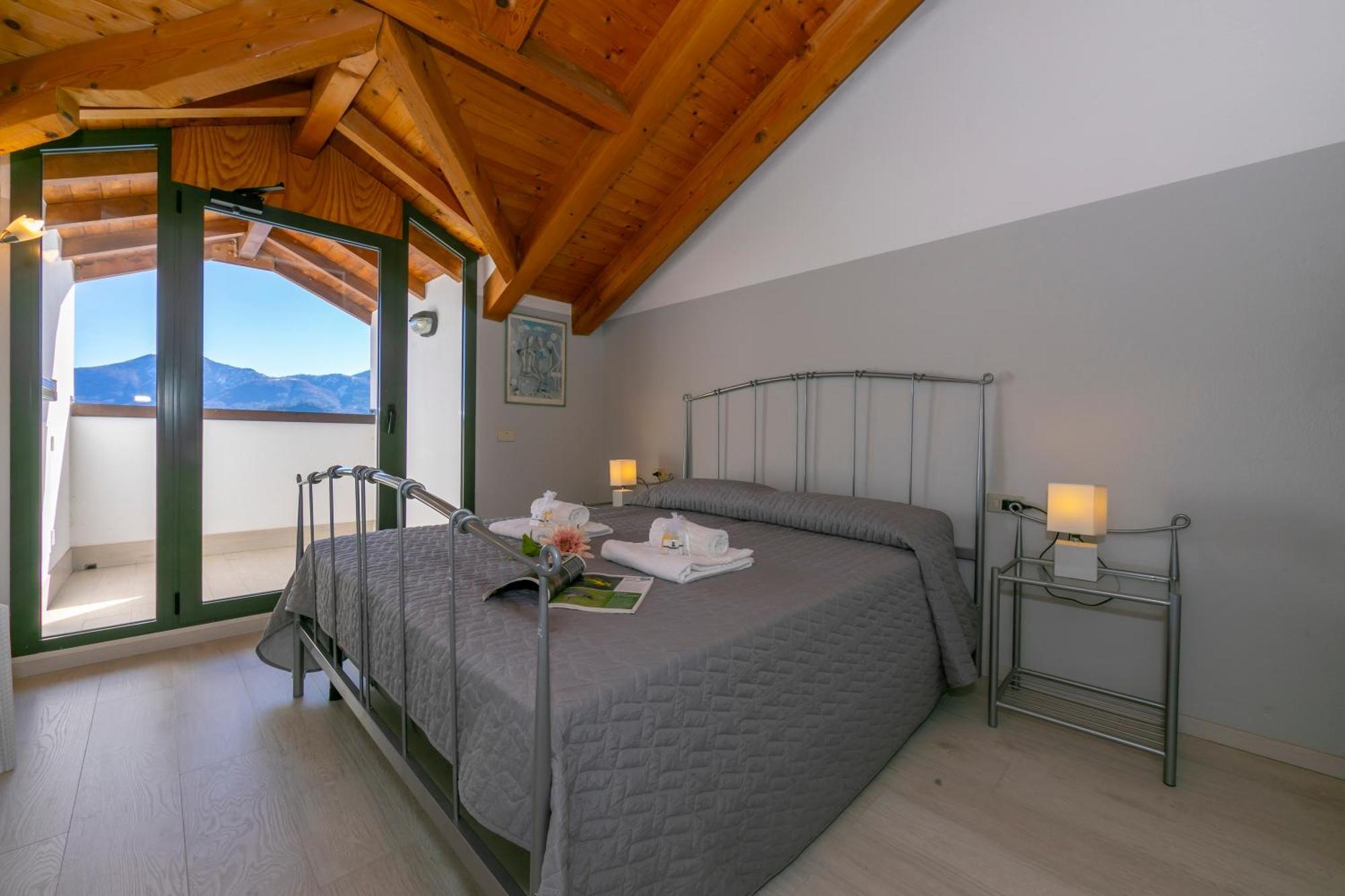 Blu Lake Apartment On Ghiffa Beach - Happy Rentals Ngoại thất bức ảnh