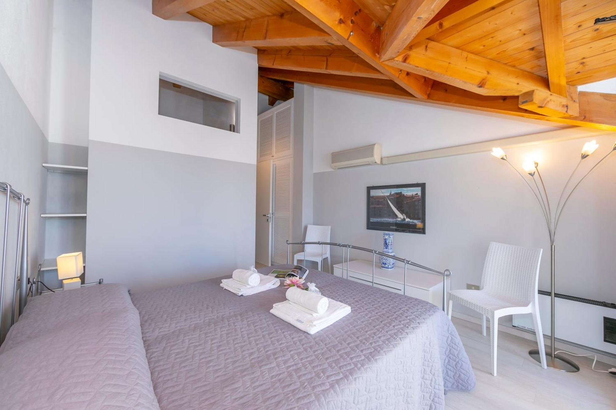 Blu Lake Apartment On Ghiffa Beach - Happy Rentals Ngoại thất bức ảnh