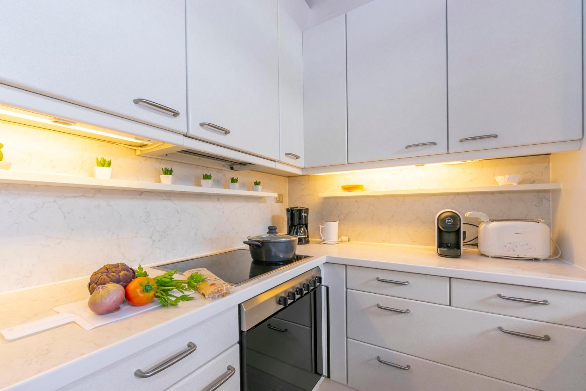 Blu Lake Apartment On Ghiffa Beach - Happy Rentals Ngoại thất bức ảnh