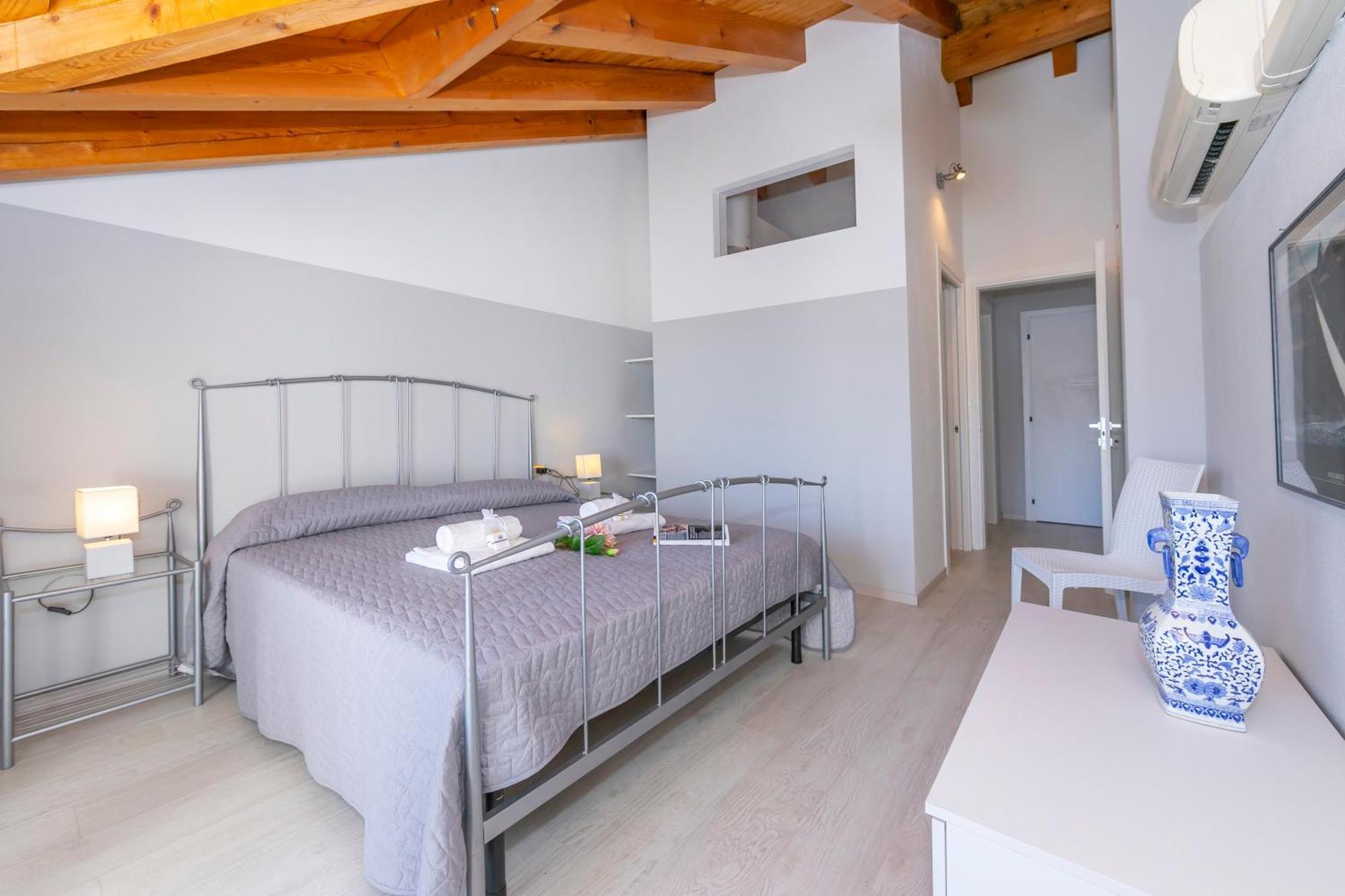 Blu Lake Apartment On Ghiffa Beach - Happy Rentals Ngoại thất bức ảnh